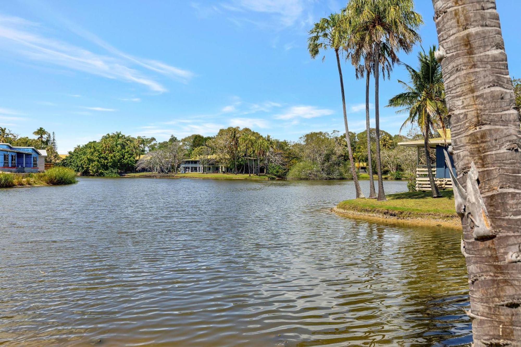 Sanctuary Lakes Fauna Retreat Urangan Exterior photo