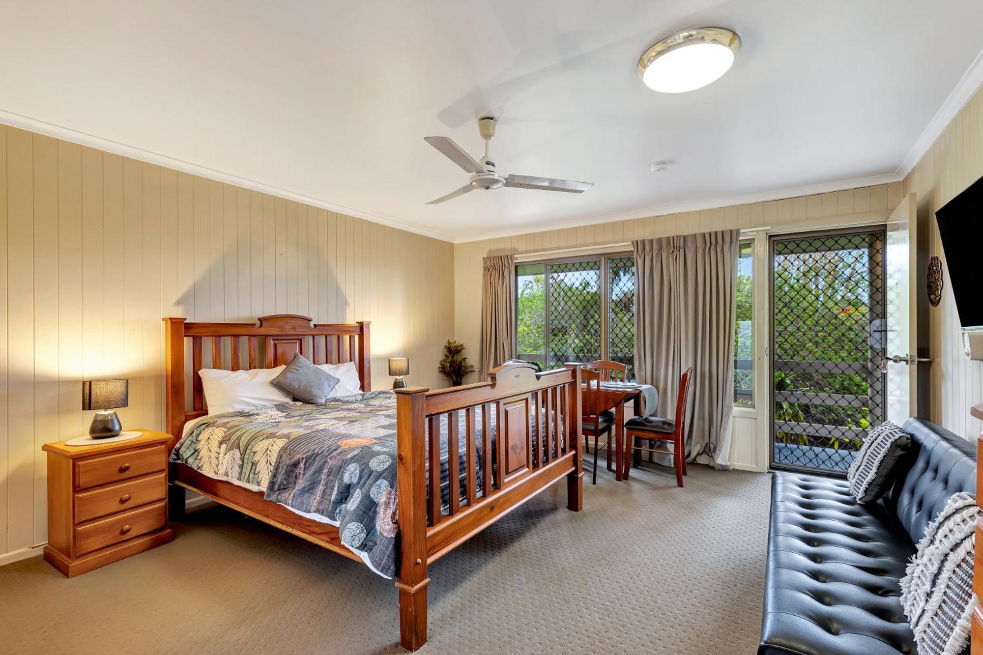 Sanctuary Lakes Fauna Retreat Urangan Exterior photo